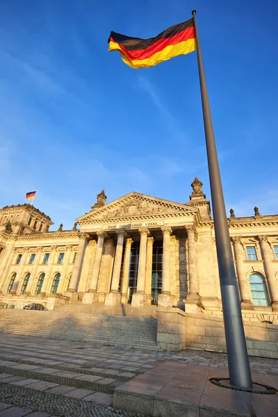 Reichstag with German flags in late afternoon light, Berlin — Stock Photo, Image