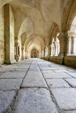 abbaye de fontenay Burgonya, Fransa içinde eski sütunlu closter