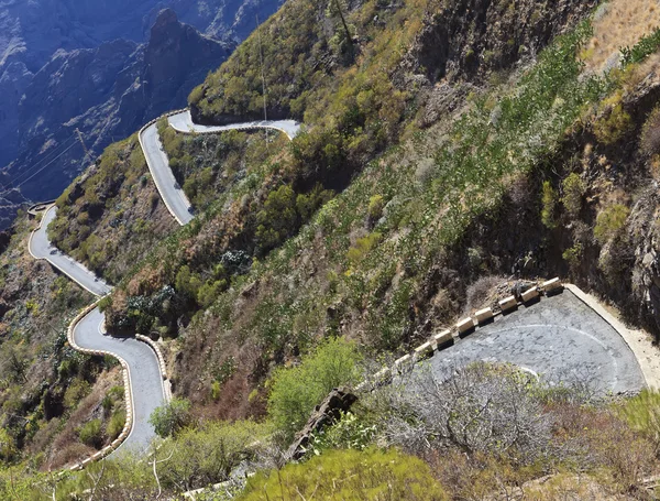 Mountain winding road leading to the village of Masca, Tenerife — Stock Photo, Image