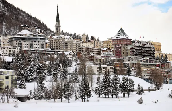 Blick auf St. Moritz im Winter, Schweiz Stockfoto