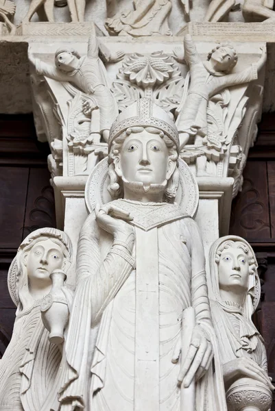 Cathedrale st-lazare, detalj av trumhinnan av den yttersta dom portalen, Frankrike — Stockfoto