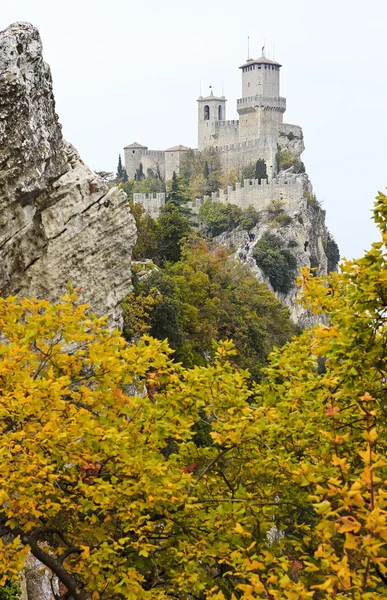 Rocca della Guaita, the most ancient fortress of San Marino, autumnal landscape — Stock Photo, Image