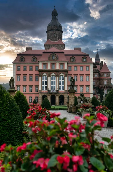 Castillo Ksiaz Situado Bosque Colina Distrito Walbrzych Polonia — Foto de Stock