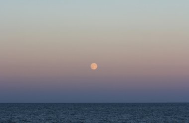 Moon, deniz günbatımı