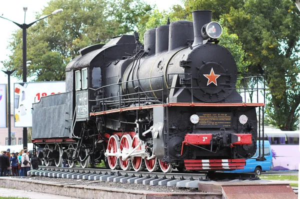 Oude locomotief vandaag - het monument — Stockfoto