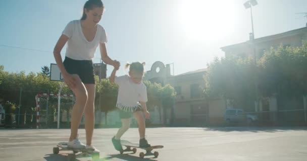 Young Adult Mother Teaches Her Daughter Ride Skateboard Family Enjoy — Stock Video