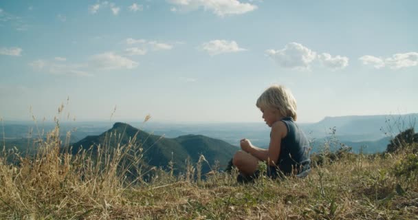 Carefree Child Sit Top Mountain Enjoy Summer Vacations Countryside Children — Wideo stockowe