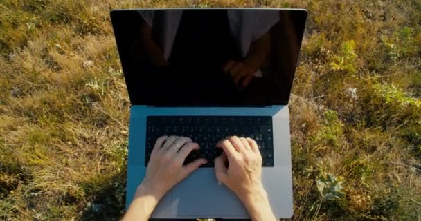 Top View Young Woman Hands Closeup Typing Computer Keyboard Outdoors — Vídeo de Stock