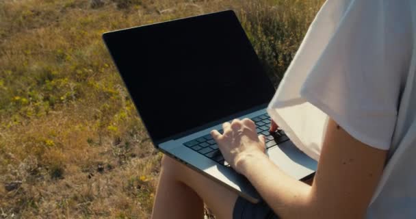 Young Adult Freelance Creative Woman Work Using Laptop Computer Outdoors — Stok video