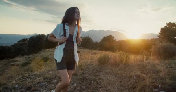 Inspired Traveler Female Climbing Mountain Sunset Summer Journey Cheerful Woman — Stok video