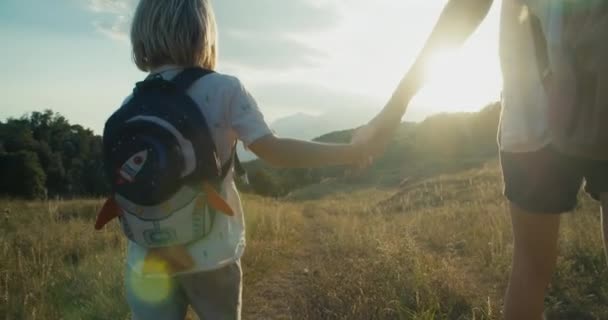 Children Backpack Holding Woman Hand Walk Summer Vacation Mountain Travel — Vídeo de stock
