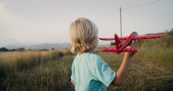 Playful Carefree Children Playing Toy Airplane Launches Run Pick Summer — Stok video