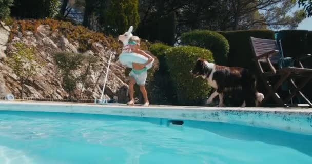 Cheerful Children Summer Vacation Rural House Run Jump Swimming Pool — Stock video
