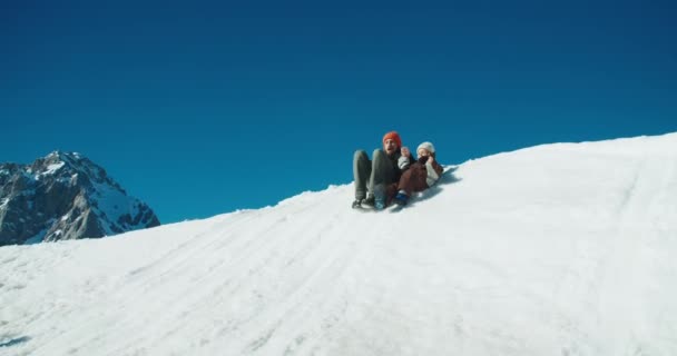 Family Mountain Travel Adventure Having Fun Coming Snowy Mountain Asses — Stok video