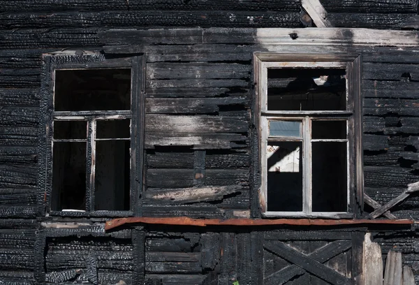 Facade of a wooden house, burnt in the fire — Stock Photo, Image