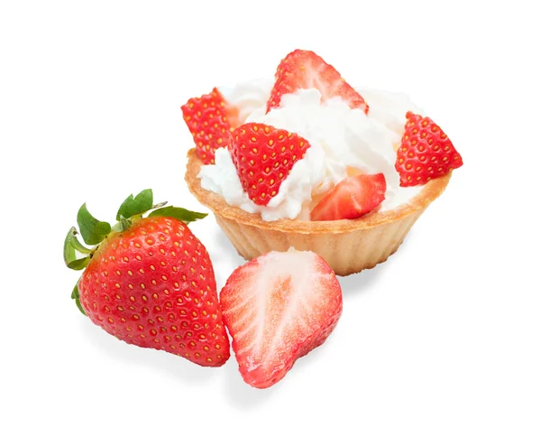 Cake with whipped cream and strawberries — Stock Photo, Image