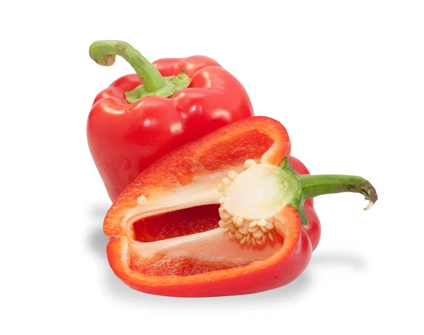 Twee rode paprika, gesneden een, geïsoleerd — Stockfoto