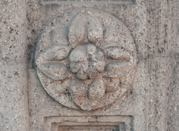 Kamenné květina, dveře detail — Stock fotografie