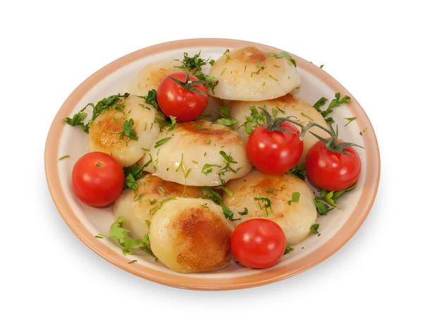 Τηγανητές πατάτες με ντοματίνια απομονωθεί — Φωτογραφία Αρχείου