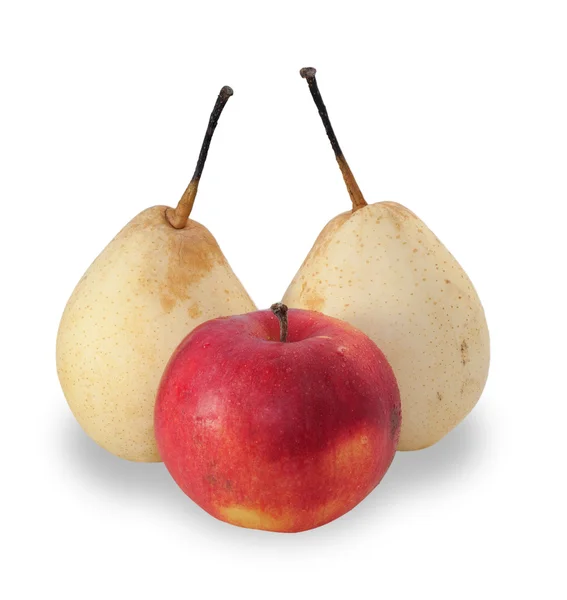Twee chinese pear en rode appel geïsoleerd — Stockfoto
