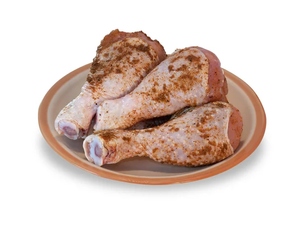 Patas de pollo crudas en placa aislada —  Fotos de Stock