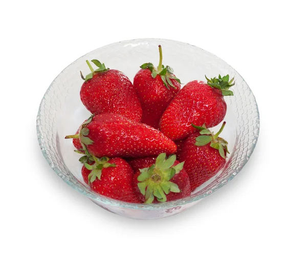 Skål med färska mogna jordgubbar isolerade — Stockfoto