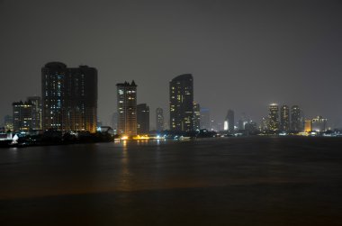 Bangkok alacakaranlıkta manzarası