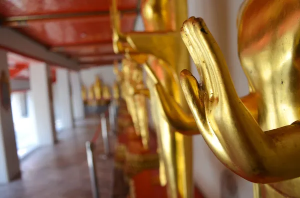 Buda estátua de ouro bênção mão , — Fotografia de Stock