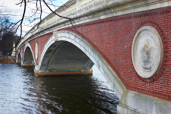 06.04.2011, usa, harvard-Universiteit, brug — Stockfoto