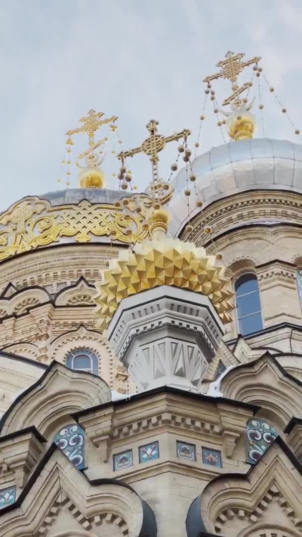 Cúpula Dourada Catedral Tenente Schmidt Dia Gelado Inverno Claro Igreja — Vídeo de Stock