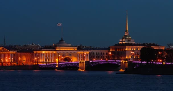 Russia, Saint-Petersburg in dusk, landmarks of city in night illumination, Rostral Columns, Palace Bridge, reflections on water, Admiralty building, Isaac cathedral — Stock Video