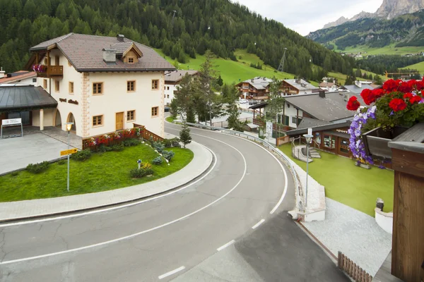 Montagna di strada a Corvara — Foto Stock