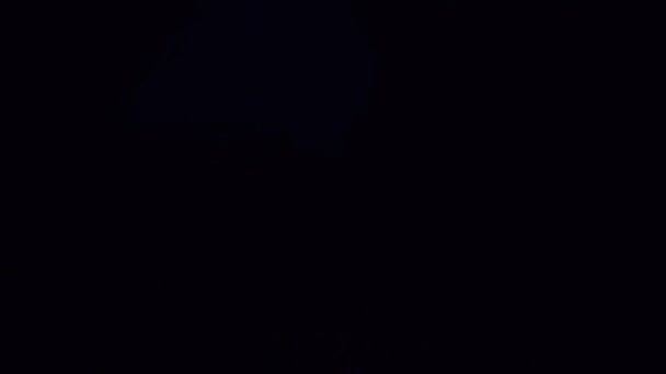 Реалистичная Фиолетовая Молния Черном Фоне — стоковое видео