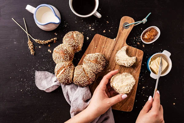 Eating Continental Breakfast Gold Bread Roll Bagel Sesame Butter Jam — Stock Photo, Image