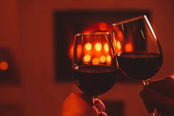 Romantic Date Couple Making Toast Two Glasses Red Wine Fireplace — ストック写真