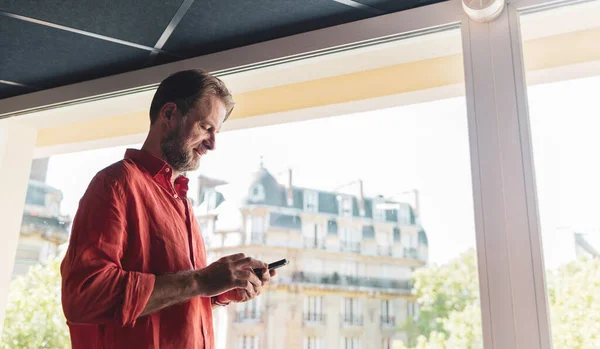 Caucasian Man Businessman Using Phone Smartphone Next Big Office Window — Stock fotografie