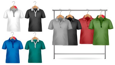 Beyaz ve renkli tişört tasarım şablonu. elbise askısı ile