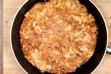 bir tavada omlet