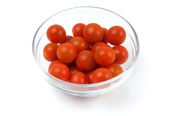 Tomates cereja em uma tigela de vidro — Fotografia de Stock