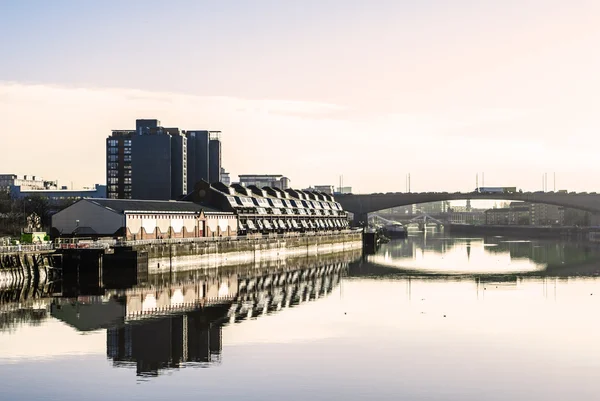 Río Clyde en Glasgow en la luz de la mañana — Foto de Stock