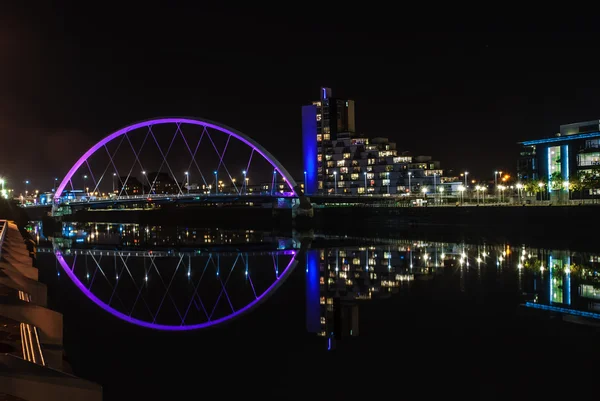 Ponte do arco de Clyde em Glasgow à noite — Fotografia de Stock