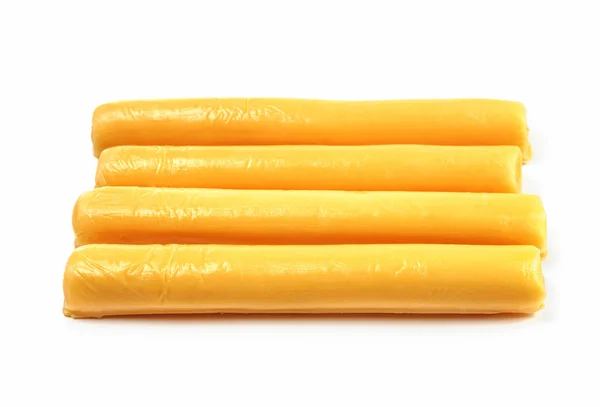 Четыре сырных палочки на белом фоне — стоковое фото