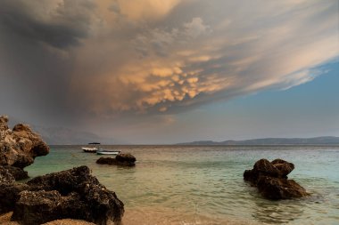 Mammatus bulutları. Orta Dalmaçya, Hırvatistan