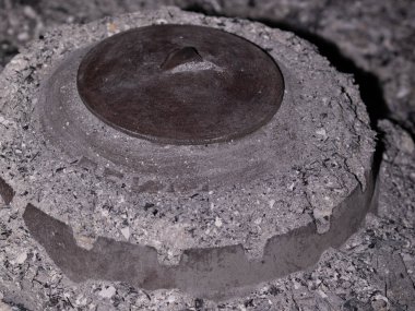 Çanın altında fırınlanmış 