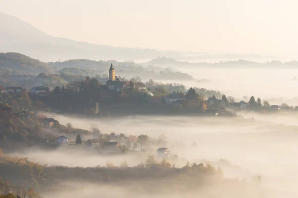 Mystic Foggy Morning Jesienią Chorwacja — Zdjęcie stockowe