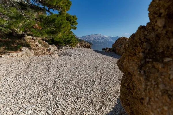 Kumsalda güneşli bir gün
