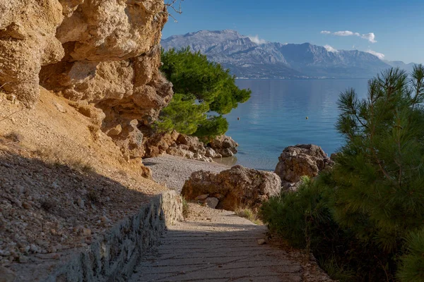 Kumsalda güneşli bir gün