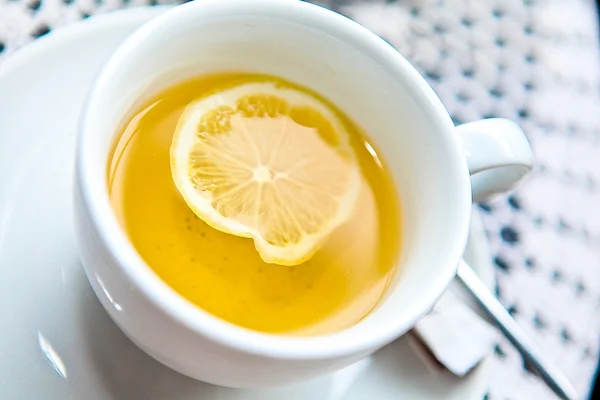 Chávena de chá da manhã com limão — Fotografia de Stock