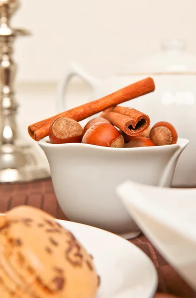 Canella ve beyaz kase fındık