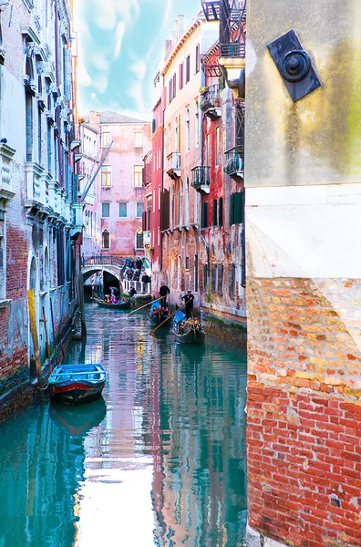 binalar ve gondol Venedik canal